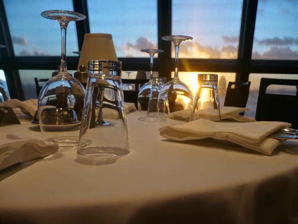 Dîner en croisière avec couché de soleil